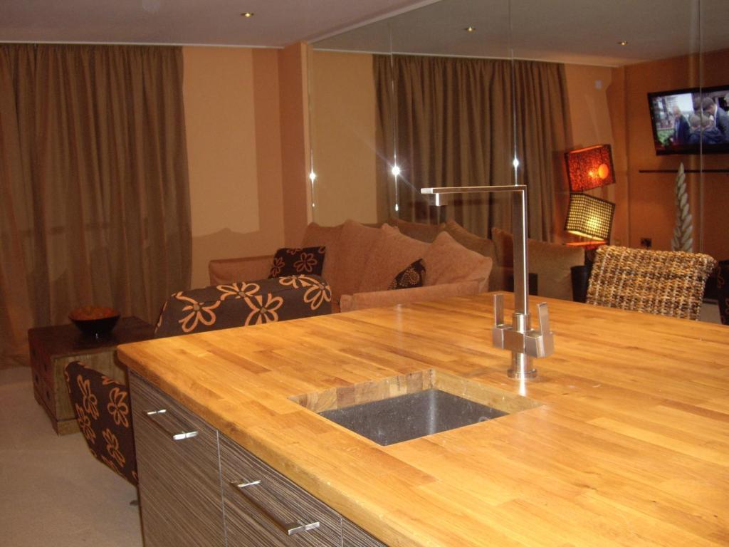 Portland Apartments Cheltenham Szoba fotó